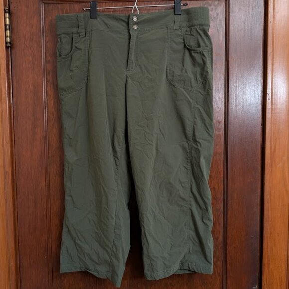 Women's Sahalie Plus Size Capri Pants - Picture 1 of 9